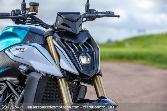 La fourche inversée Marzocchi de la QJ Motor SRK 550
