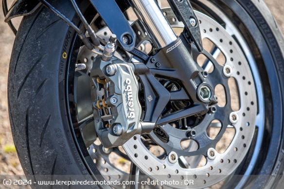 Le frein avant Brembo de la QJ Motor SRK 550