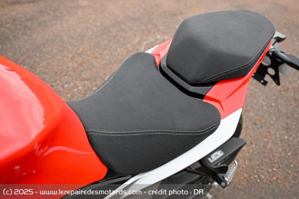 La selle de la QJMOTOR SRK 600 RS