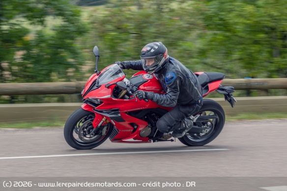 Essai de la sportive QJMotor SRK800RR Essai de la sportive QJMotor SRK800RR