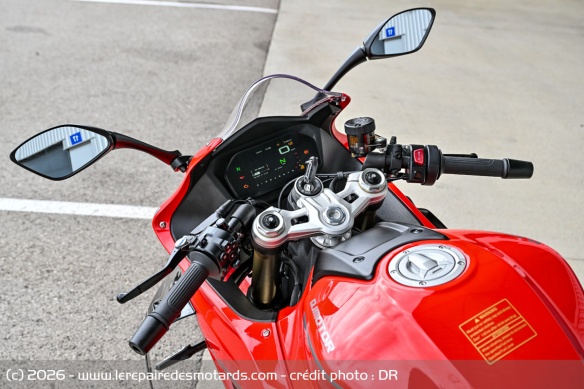 Le réservoir de la QJMotor SRK800RR