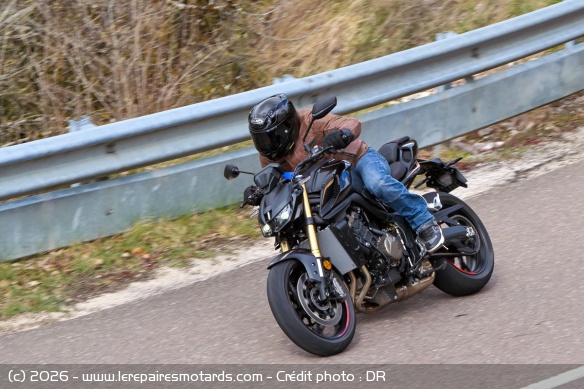 Essai du roadster QJMOTOR SRK 800 Dark