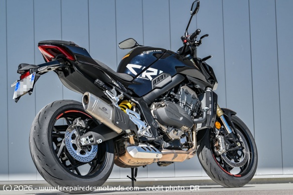 La QJMOTOR SRK 800 Dark
