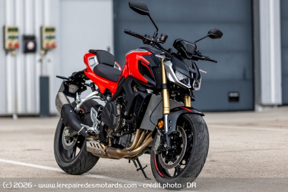 Le QJMOTOR SRK 800