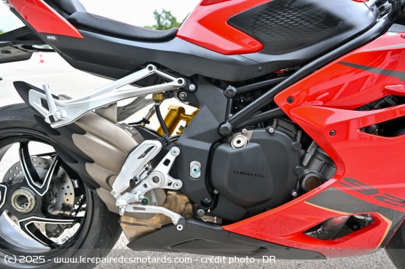 Le moteur 4 cylindres de la QJMOTOR SRK 921 RR