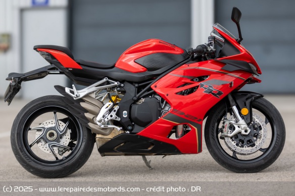 La QJMOTOR SRK 921 RR est vendue 13.499 euros