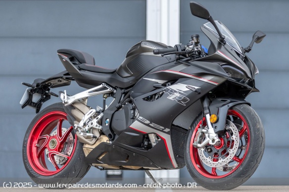 Essai de la sportive QJMOTOR SRK 921 RR