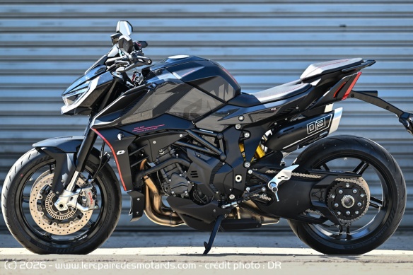 Le roadster reprend la géométrie de la sportive SRK 921 RR