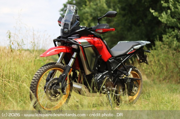 La QJMotor SRT 450 RX est vendue 6.299 euros