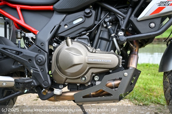 Le moteur bicylindre QJMOTOR SRT 600 SX Touring