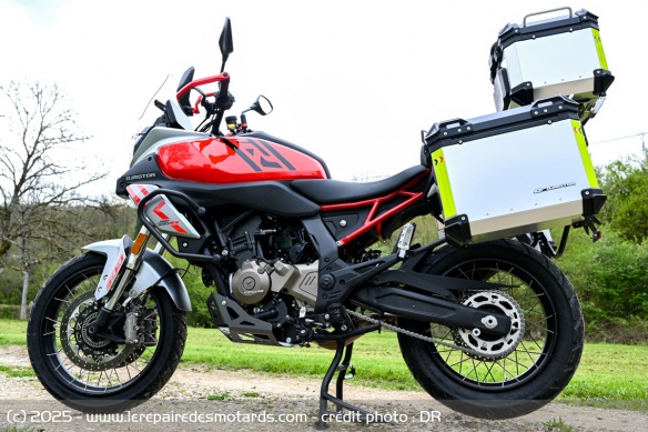 La SRT 600 SX Touring présente une hauteur de selle de 845 mm