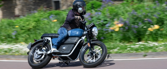 Essai moto électrique RGNT Scrambler 1.5