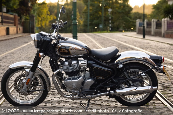 Bien que s'appuyant sur la Super Cruiser, la Classic présente une géométrie moins typée