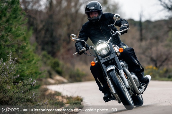 Stable à haute vitesse, la Classic contient aussi ses vibrations jusqu'à un certain point