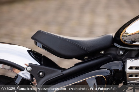 La selle se révèle confortable sur la plupart des revêtements