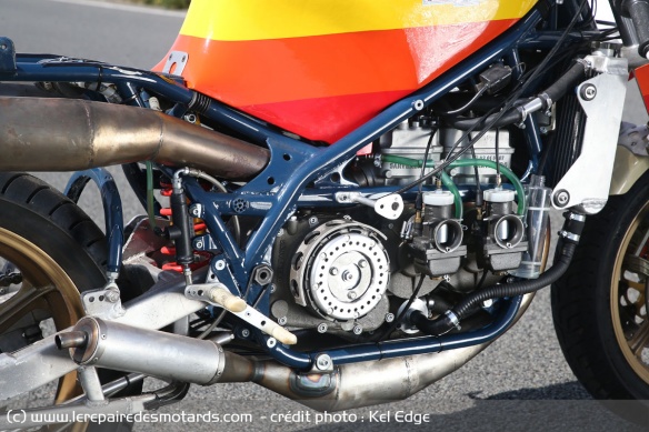 Le 4 cylindres de 499 cm3 délivre ici 120 chevaux à 11.000 tours/minute