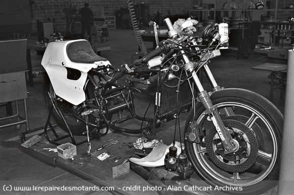 La 500 en pleine mise au point dans l'usine Sanvenero en 1981