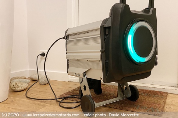 La batterie extractible à faire rouler et brancher chez soi (chargeur inclus)