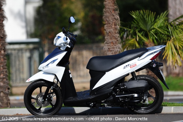 Suzuki Address de coté
