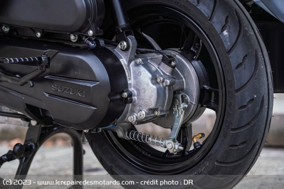 Le moteur de 124 cm3 est équipé d'une fonction start and stop EASS