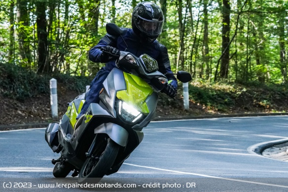 L'Avenis se montre particulièrement agile sur les petites routes