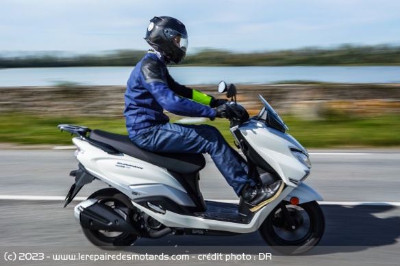 Sur du plat, le Burgman Street 125EX plafonne à 96 km/h
