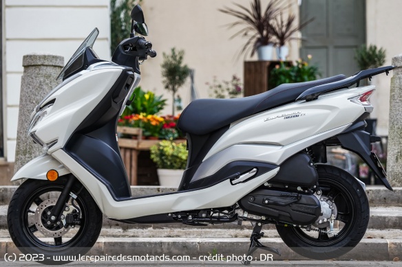 Le Suzuki Burgman Street 125EX revendique 112 kg en ordre de marche
