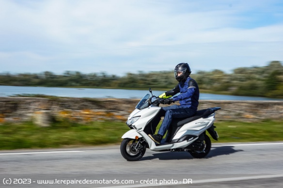 Le Burgman Street 125EX se montre très silencieux à l'utilisation