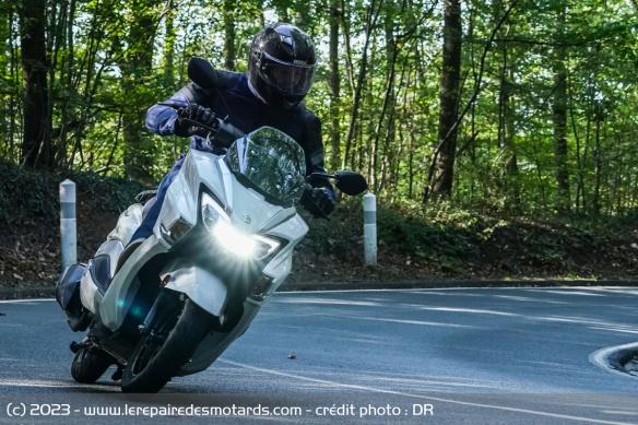 Le Burgman se montre plus stable que ses deux proches cousins