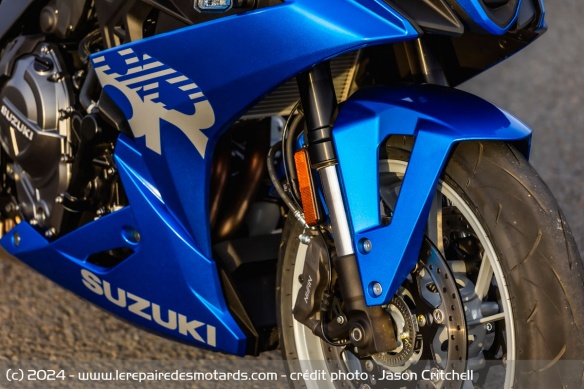 La fourche inversée Showa de la Suzuki GSX-R8