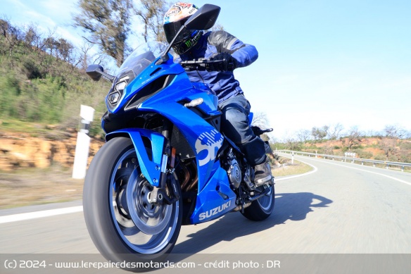 Malgré son orientation plus sportive, la GSX-8R reste une bonne compagne au quotidien