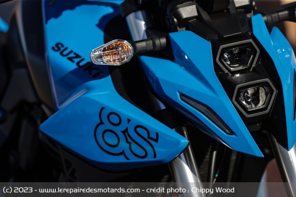 Le phare avant de la Suzuki GSX-8S