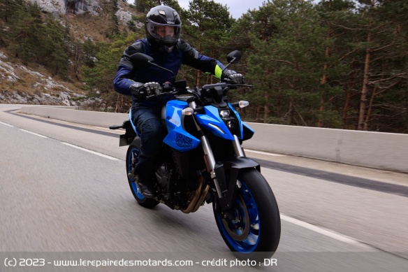 Essai de la Suzuki GSX-8S sur voie rapide
