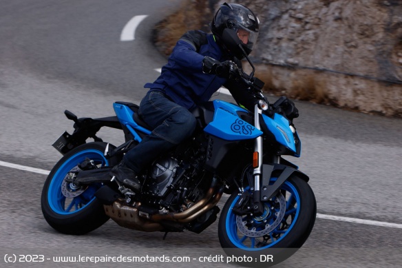 La Suzuki GSX-8S en ville