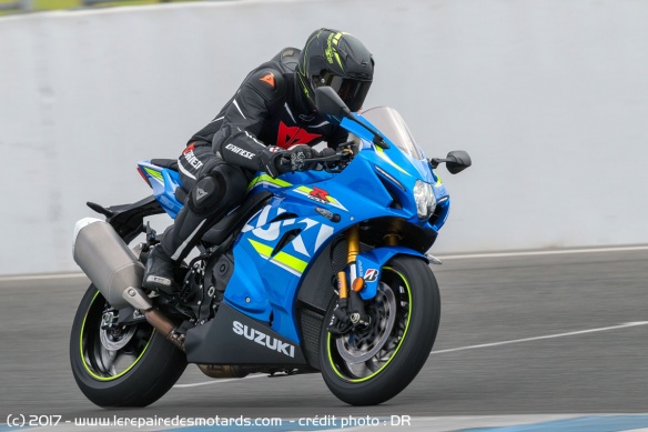 La Suzuki GSX-R 1000 à l'accélération