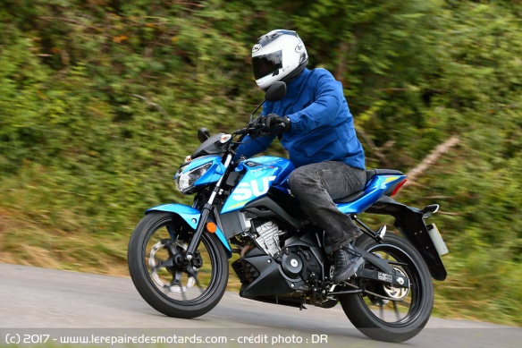 La GSX-S tient sans problème un rythme de croisière à 110 km/h