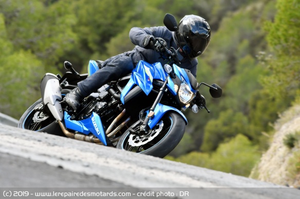 Enchainements de virages sur la Suzuki GSX-S 750 A2