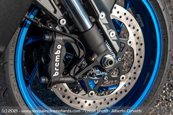 Les freins avant Brembo de la Suzuki GSX-S 1000 GT