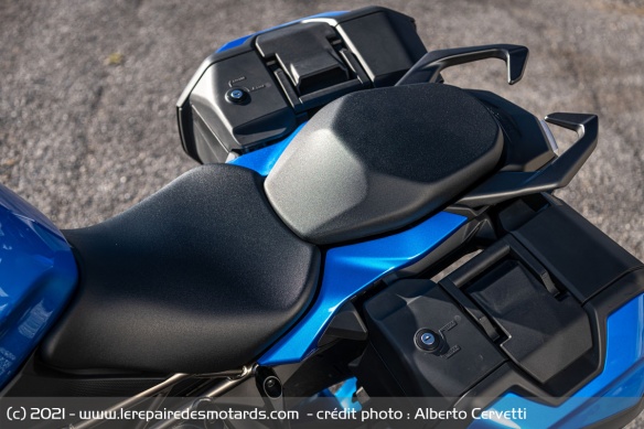 La selle de la Suzuki GSX-S 1000 GT