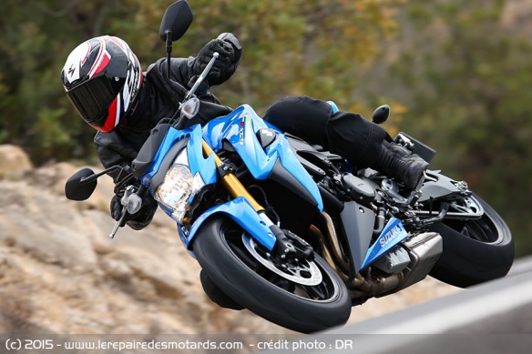 Suzuki GSX S 1000 sur route