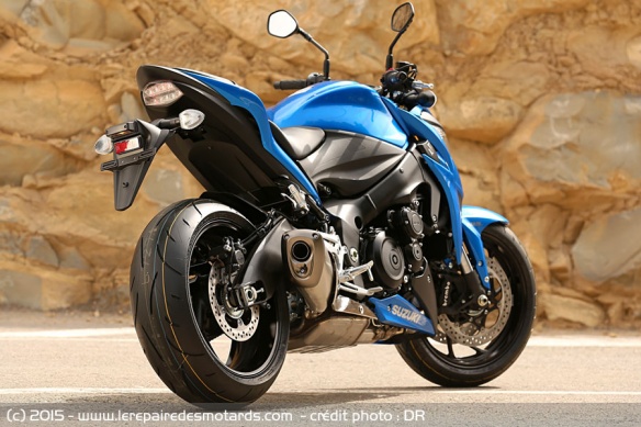 Vue arrière du roadster Suzuki GSX S 1000