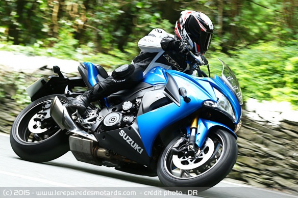 Essai Suzuki GSX-S 1000 F route bosselé