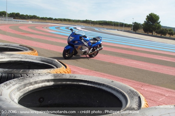 Suzuki Hayabusa, statique devant pneus