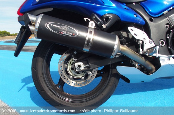 Roue et échappement Yoshimura de Suzuki Hayabusa