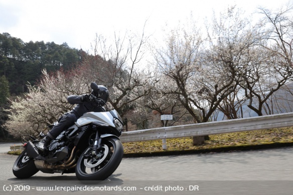 Sur petites route, la Katana se montre aussi performante que les GSX-S 1000