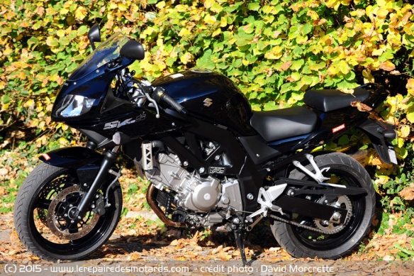 Suzuki SV650S de coté
