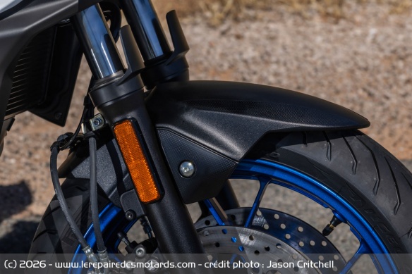 La fourche t&eacute;lescopique de la Suzuki SV-7GX
