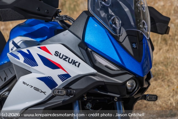 Le phare avant de la Suzuki SV-7GX