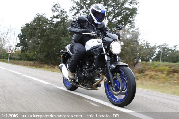 Suzuki SV 650 sur nationale