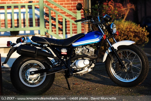 Coté droit Suzuki VanVan 200